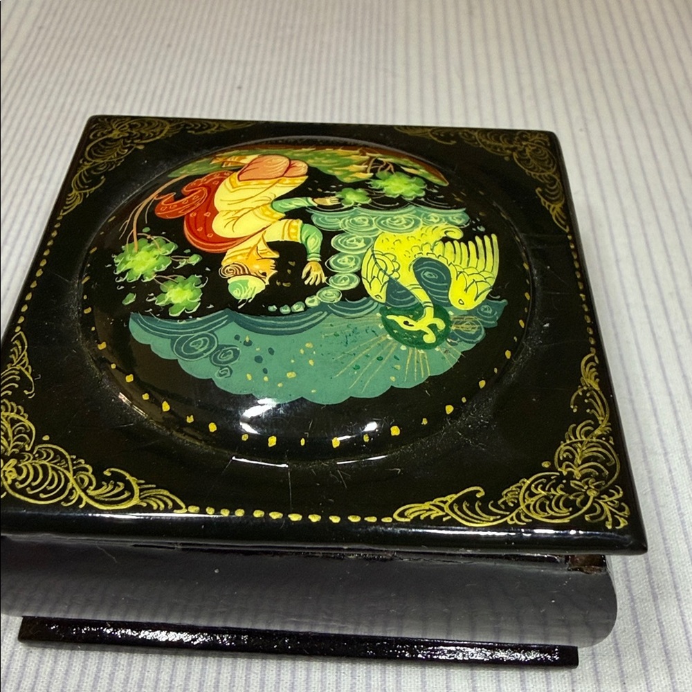 KHOLlUI Russian lacquer trinket box “Swan Maiden” 🐈‍⬛ - Picture 5 of 7